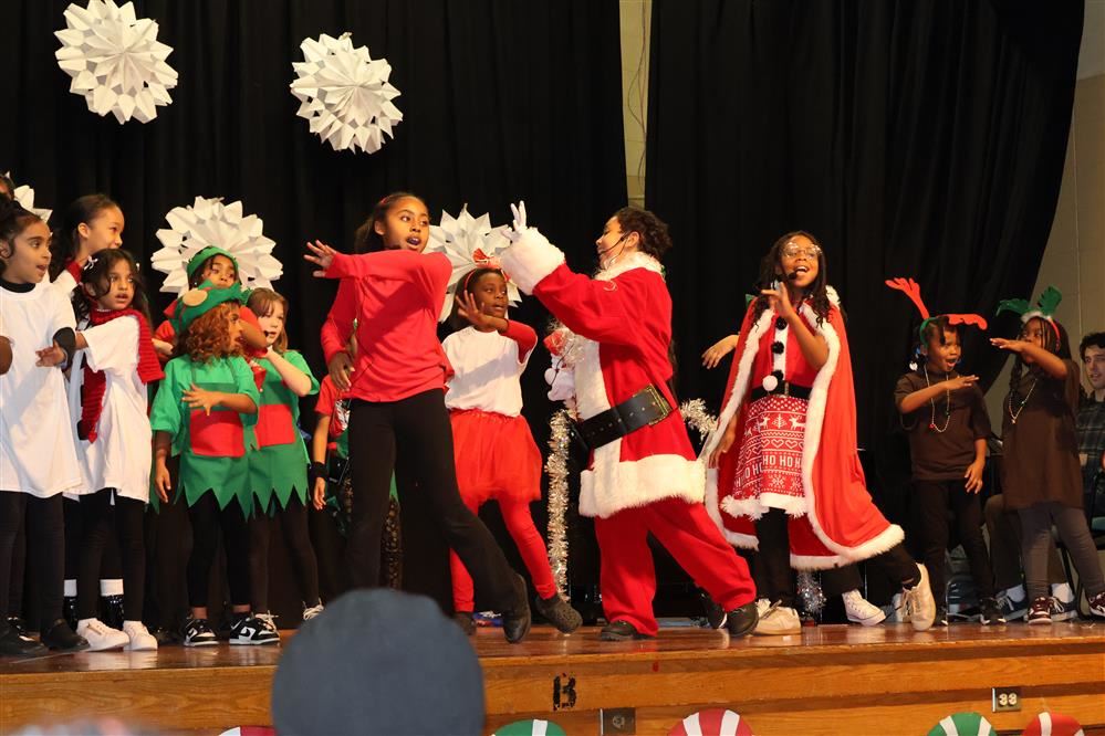 Chelsea Heights School Delighted Audience with a Spectacular Production of “A Christmas Line”